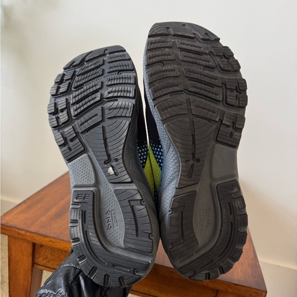 Brooks Adrenaline GTS 22 Black and Blue Running Shoes - Picture 11 of 13